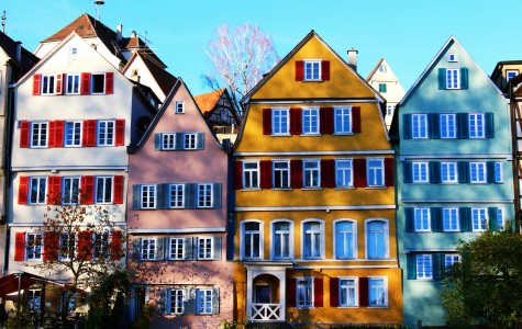 Facades colorées de maisons