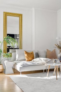 Salon peint en blanc, à décorer