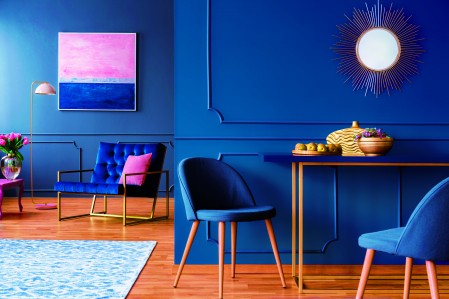 Salon décoré avec plusieurs nuances de bleus grâce au nuancier couleur Cromology Interieur